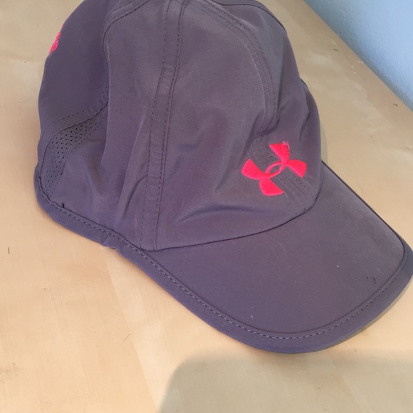 Sporty Under Armour Women’s Cap - Picture 1 of 2